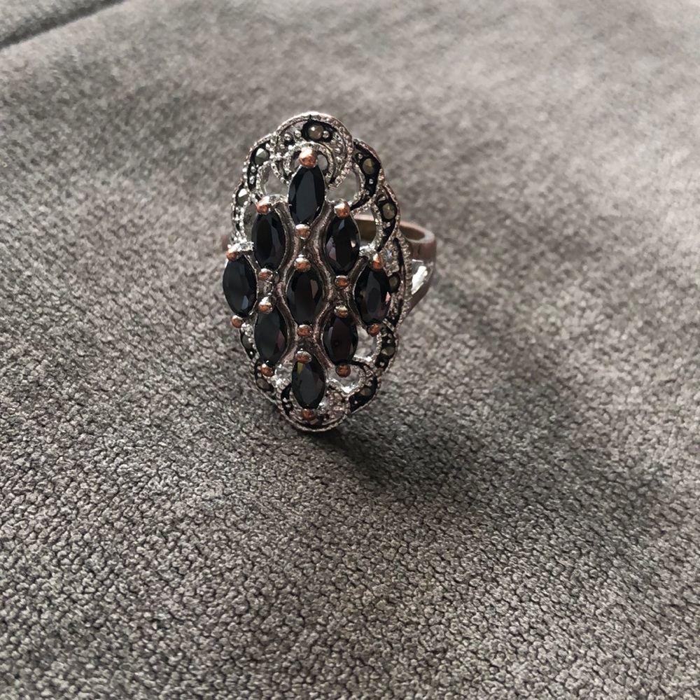 Black stones ring